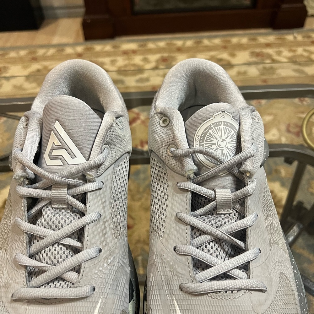 Nike Light Silver Gray Tennis Shoes - Picture 14 of 14